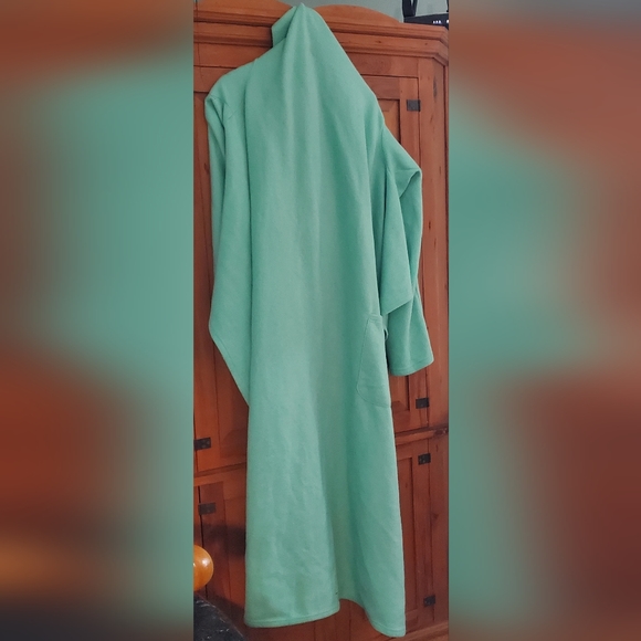 Snuggie Wearable Blanket with Sleeves and Pockets - Picture 2 of 7